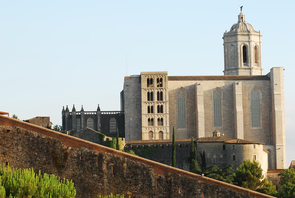 Villa Montjuic Girona ชีโรนา ภายนอก รูปภาพ